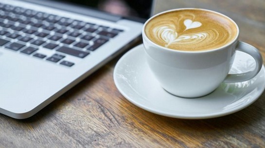 Planejamento e uma boa xícara de café para executar o projeto.